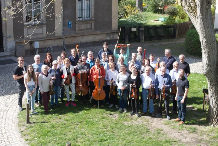 Gruppenbild des Orchesters des Mozart-Vereins zu Dresden
